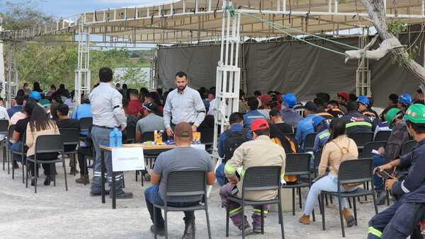 Diario HOY | Multitudinaria convocatoria en feria de empleos de CECON del Grupo Cartes