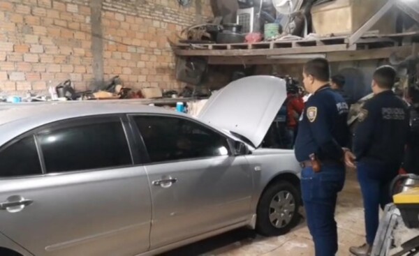 Buscan afanosamente Toyota Premio plata, utilizado por asaltantes