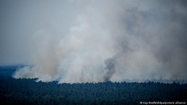 Alemania: explosión de depósito de municiones desata incendio sin precedentes