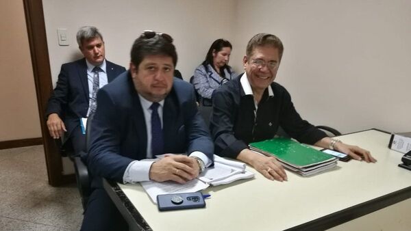 UNA no te calles: Piden 6 años para Froilán Peralta y 4 para la "comepapeles"