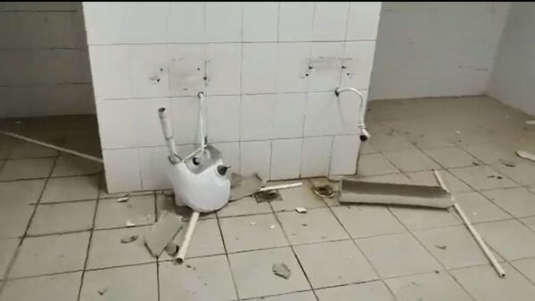 Hinchas de Colonial reventaron todo en el baño de Olimpia