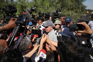 Aceleran labores de rescate de 10 mineros atrapados por derrumbe en México - Mundo - ABC Color