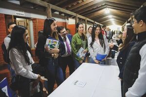 Destacan interés por becas de Becal durante rendición de Hacienda en Misiones - Nacionales - ABC Color