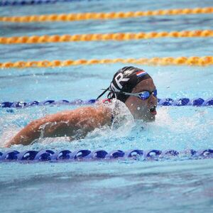 Natación en Buenos Aires: Alonso, oro y récord nacional - Polideportivo - ABC Color