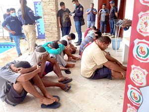 Policía y Fiscalía desmantelan red de extorsionadores internacionales - La Clave