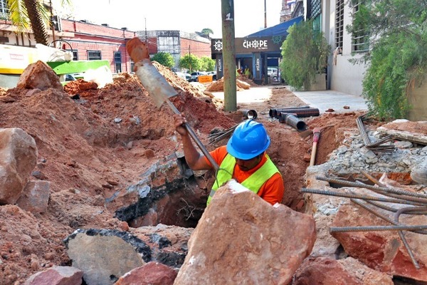 Diario HOY | Oficinas de Gobierno: sigue la construcción de la línea eléctrica subterránea