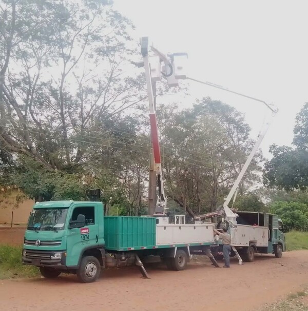 ANDE reparó más de 270 averías en líneas de distribución de barrios de San Antonio y Ñemby - .::Agencia IP::.