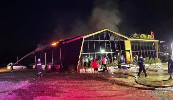 Al menos 13 muertos y más de 40 heridos en un incendio en una discoteca de Tailandia
