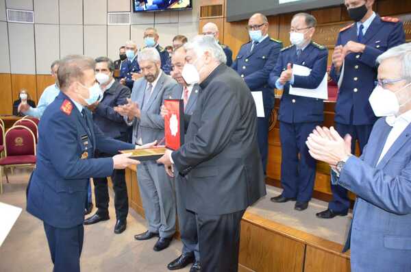 Senadores distinguen trayectoria del Cuerpo de Bomberos Voluntarios de Encarnación