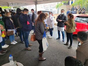 Médicos exigen pago de compensación salarial