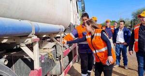 La Nación / Ante la sequía, camiones distribuyen agua a comunidades afectadas en zona del Chaco