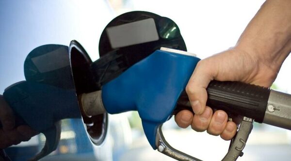 Emblemas esperarán dos meses para evaluar bajar precio de combustible