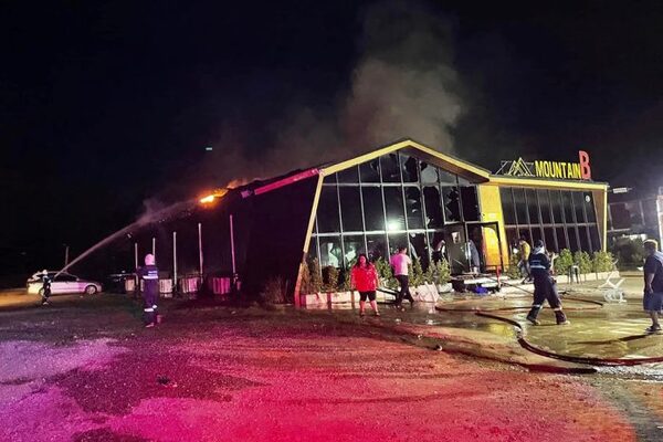 Catorce muertos y 40 heridos al incendiarse una discoteca en Tailandia