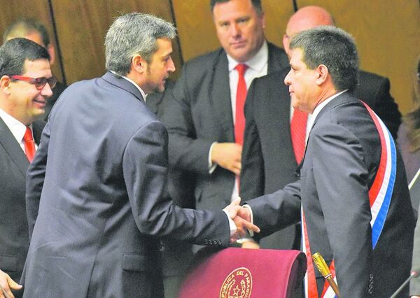 ANR: “Abrazar a Cartes será como abrazar un yunque”, dicen desde el oficialismo - La Primera Mañana - ABC Color