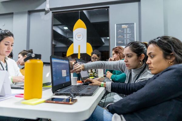 Más de 70 innovadores sociales participaron del Startup Weekend Asunción 2022