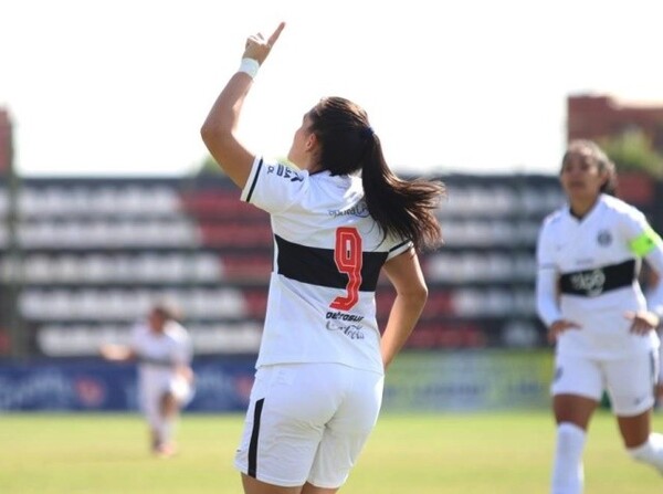 Victoria franjeada en la ciudad universitaria - APF