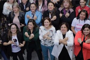 Mujeres organizadas piden paridad y fin de la violencia política - Nacionales - ABC Color