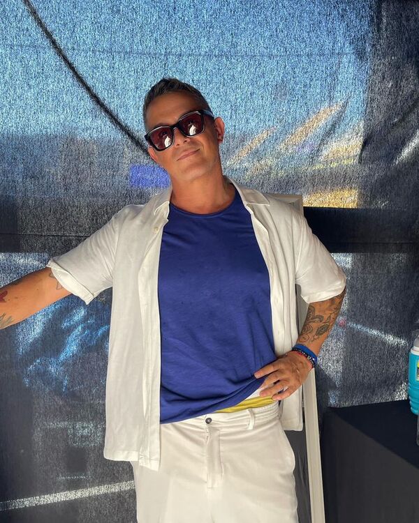 Alejandro Sanz, emocionado tras subir al “Tren Bala” de Brad Pitt y Bud Bunny cantando La Despedida - Gente - ABC Color