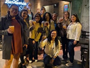 Rompiendo tabúes: 41 mujeres unidas por la cerveza  - Nacionales - ABC Color