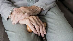 Condenado a 3 años de cárcel por maltratar y hacer pasar hambre a su abuela