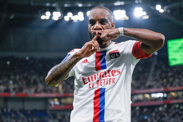 Lacazette regresa con gol y el Lyon gana en el estreno de la Ligue 1