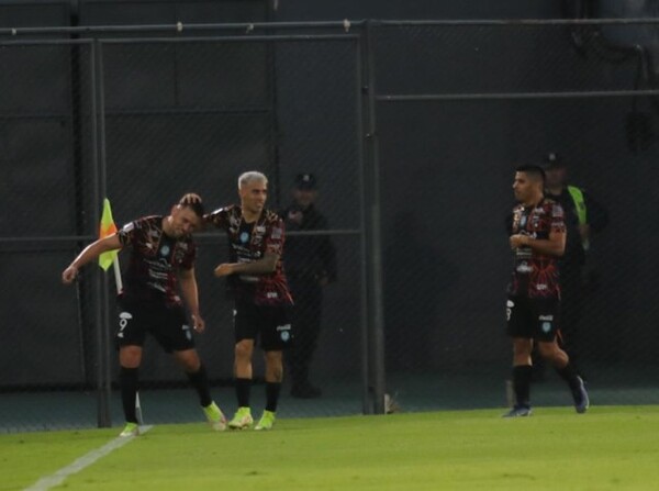Victoria de Guaireña FC en Sajonia - APF