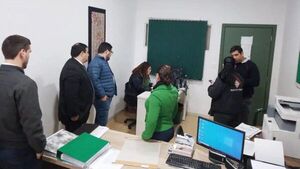 Allanan universidad denunciada por entregar certificados de estudios falsos