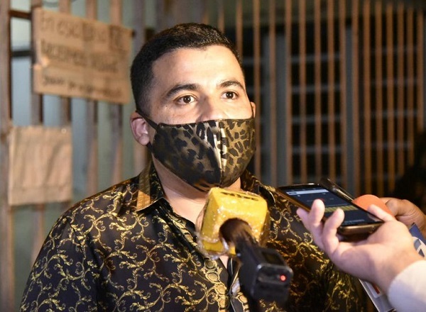 Piden que “abogado leopardo” no sea trasladado a prisión | 1000 Noticias