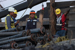 Autoridades intensifican búsqueda de mineros atrapados por derrumbe en México - MarketData