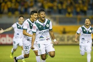 Luis Ibarra y Milciades Portillo anotan en la Liga Concacaf - Fútbol - ABC Color