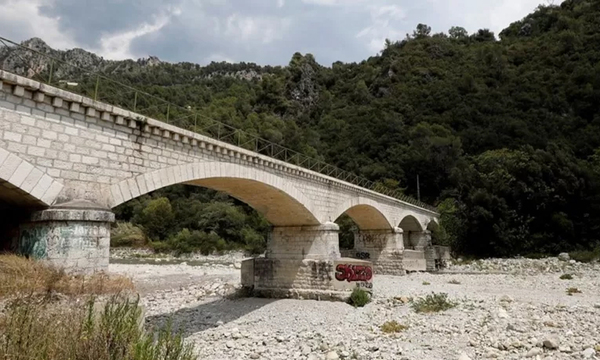 Francia y España obligadas a restringir el consumo de agua debido a la sequía - OviedoPress