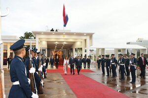 Presidente viajó a Colombia para asistir a la asunción de Gustavo Petro - .::Agencia IP::.