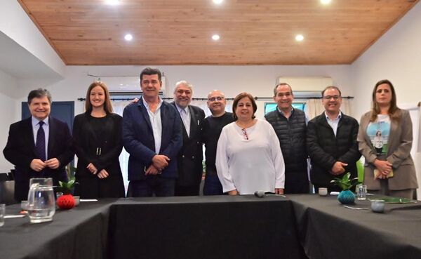 Eventual dupla Efraín Alegre - Soledad Núñez es “conservadora” y no representaría a la Concertación, según Hugo Richer - No tiene nombre - ABC Color