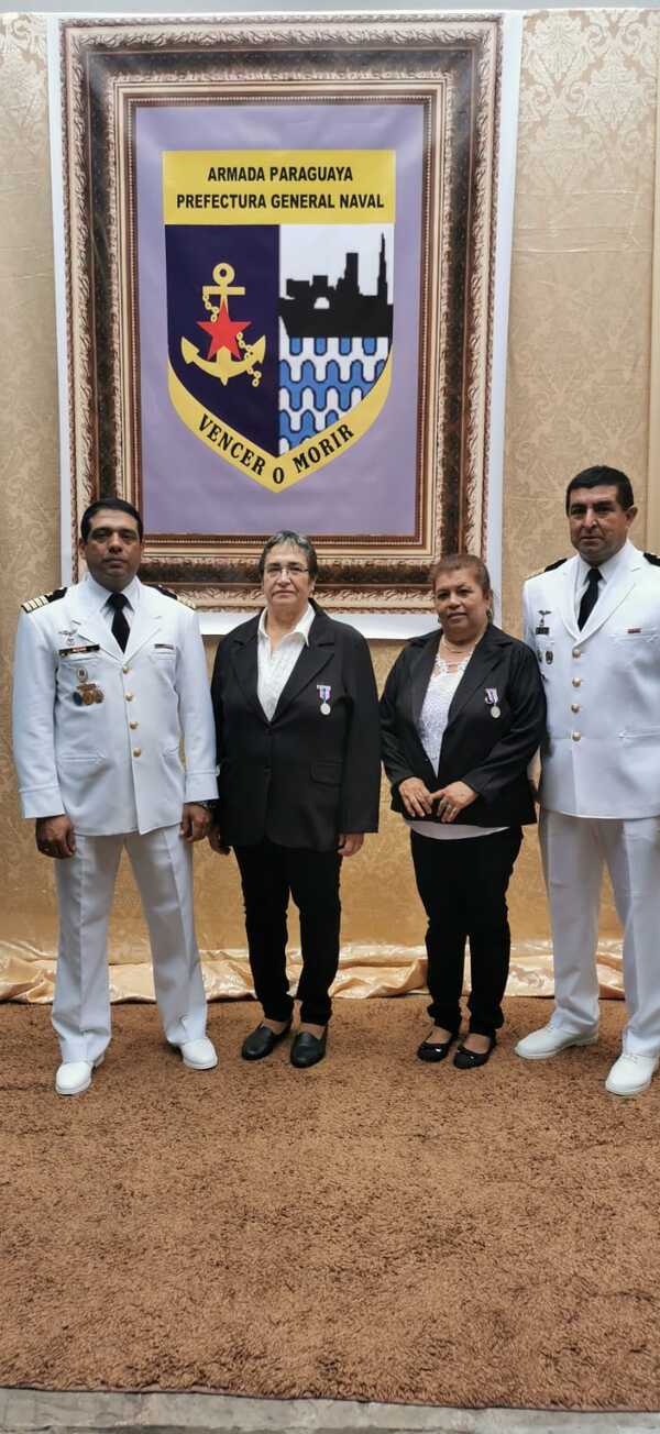 Prefectura General Naval realizó imposición de medalla de honor a distinguidos oficiales y funcionarios de la unidad