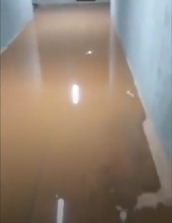 Túnel peatonal de Eusebio Ayala se inundó con la primera lluvia - Nacionales - ABC Color