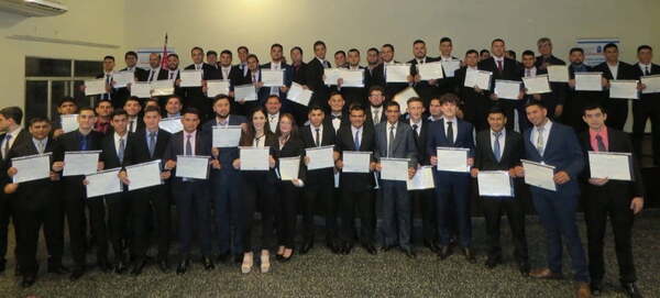 Acto de graduación en el ITC de Técnicos Superior de Electricidad - Noticiero Paraguay