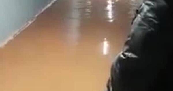 La Nación / Con una tenue lluvia ya se inundó el túnel de los memes en Eusebio Ayala