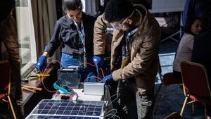 Jóvenes reciben capacitación para aprovechar energía solar en Paraguay