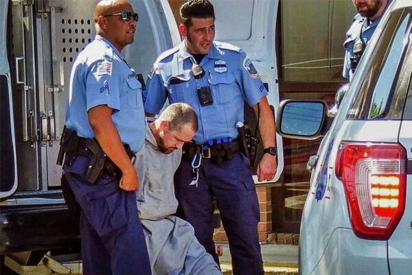 Un fraile de Nueva York es condenado a tres meses de cárcel por rezar ante una clínica abortista