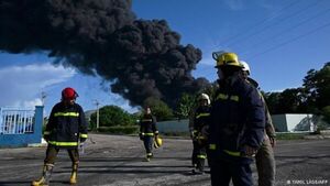 Incendio incontrolable en Cuba deja un muerto y 121 heridos
