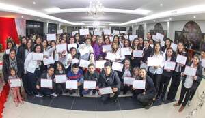 Acto de graduación de cursos organizados por el movimiento Participación Repúblicana