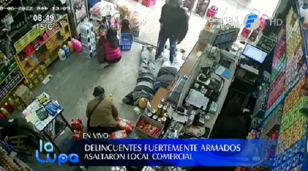 Con armas cortas y largas asaltan comercio de Mercado 4 y se llevan G. 8 millones