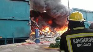 Uruguay: Colapsa parte de shopping de Punta del Este por un incendio