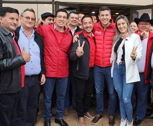 Santi Peña recibió fuerte apoyo de la ciudadanía en su gira por el Alto Paraná | DIARIO PRIMERA PLANA