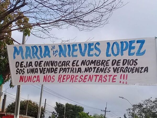 Sigue el repudio a la diputada María de las Nieve López - Política - ABC Color