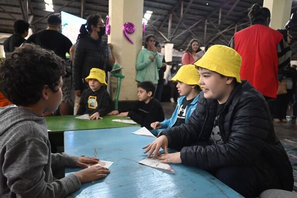 Exitoso y divertido taller de origami con páginas de ABC - Nacionales - ABC Color