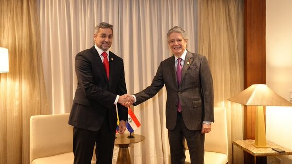Mandatarios de Paraguay y Ecuador acuerdan dar impulso a relaciones bilaterales - .::Agencia IP::.