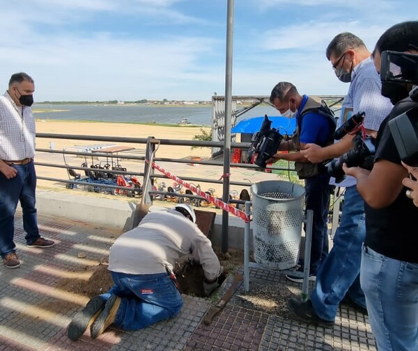 Técnico de la ANDE urge cambios de columnitas en la costanera de Asunción | 1000 Noticias