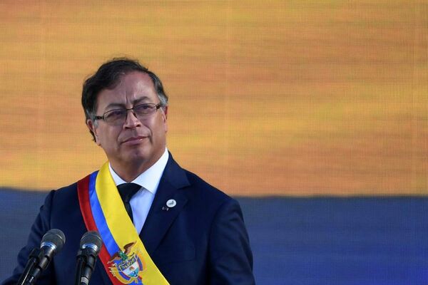 Gustavo Petro jura como presidente de Colombia - Mundo - ABC Color