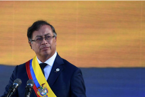 Gustavo Petro jura como presidente de Colombia